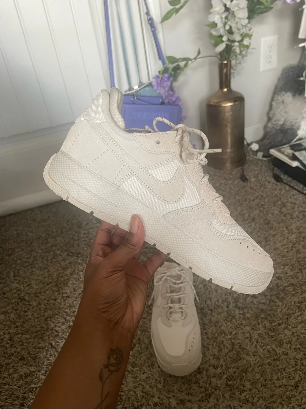 Nike Low-Top Sneakers in Cream/Beige